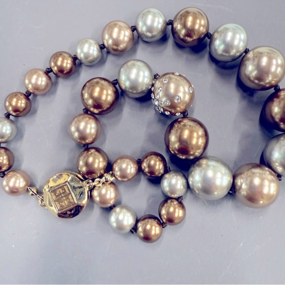 Vintage Givenchy Faux Pearl Statement Necklace MultiStrand Champagne Gold signed - Picture 4 of 7
